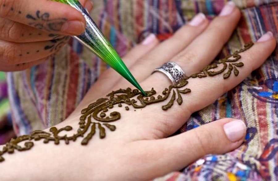 Dibujos de henna en Manos Dubái